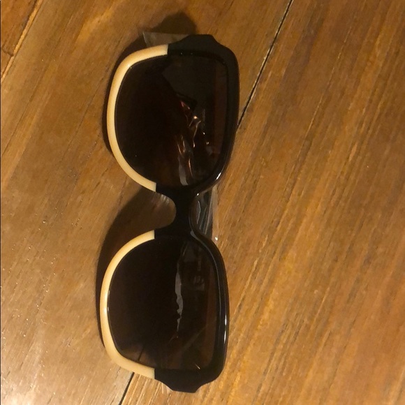 Tory Burch 55mm Polarized Ombré Sunglasses T logo - Picture 5 of 7